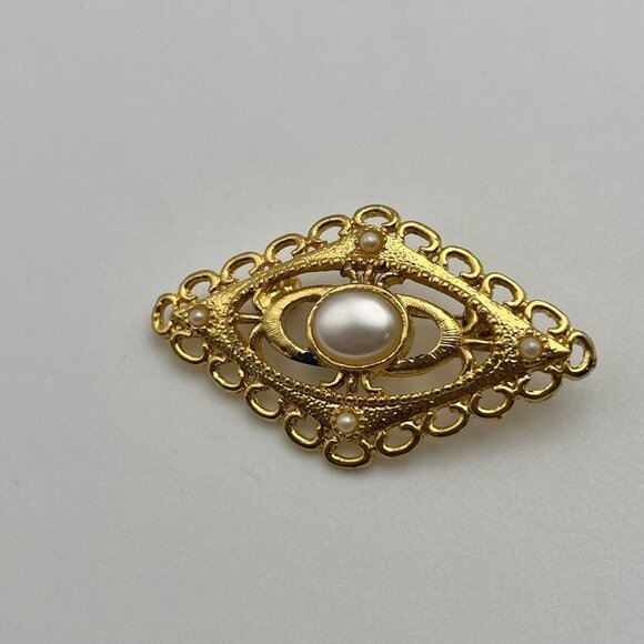 Vintage 60s Edwardian Style Gold Tone Filigree MCM Faux Pearl Brooch Jewelry Pin - Picture 3 of 5